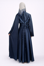 Robe à Volants Bleu Nuit – Sobriété & Distinction ✨